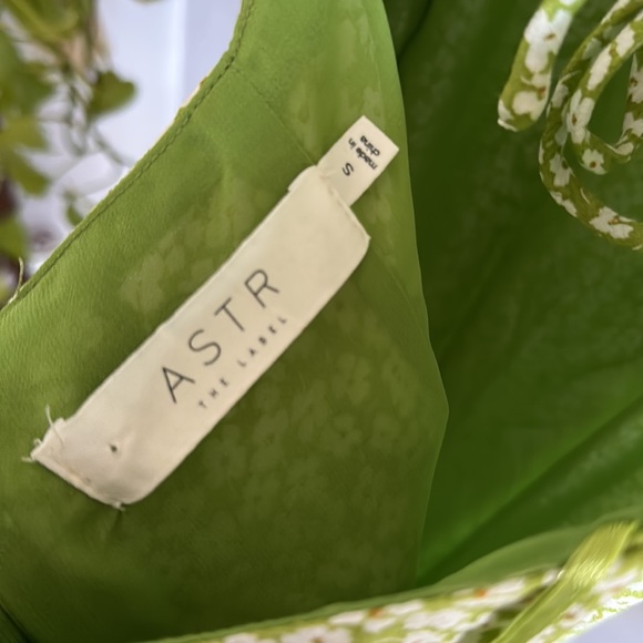 ASTR The Label Avalee Disty Floral Midi Dress NWT - Picture 6 of 8